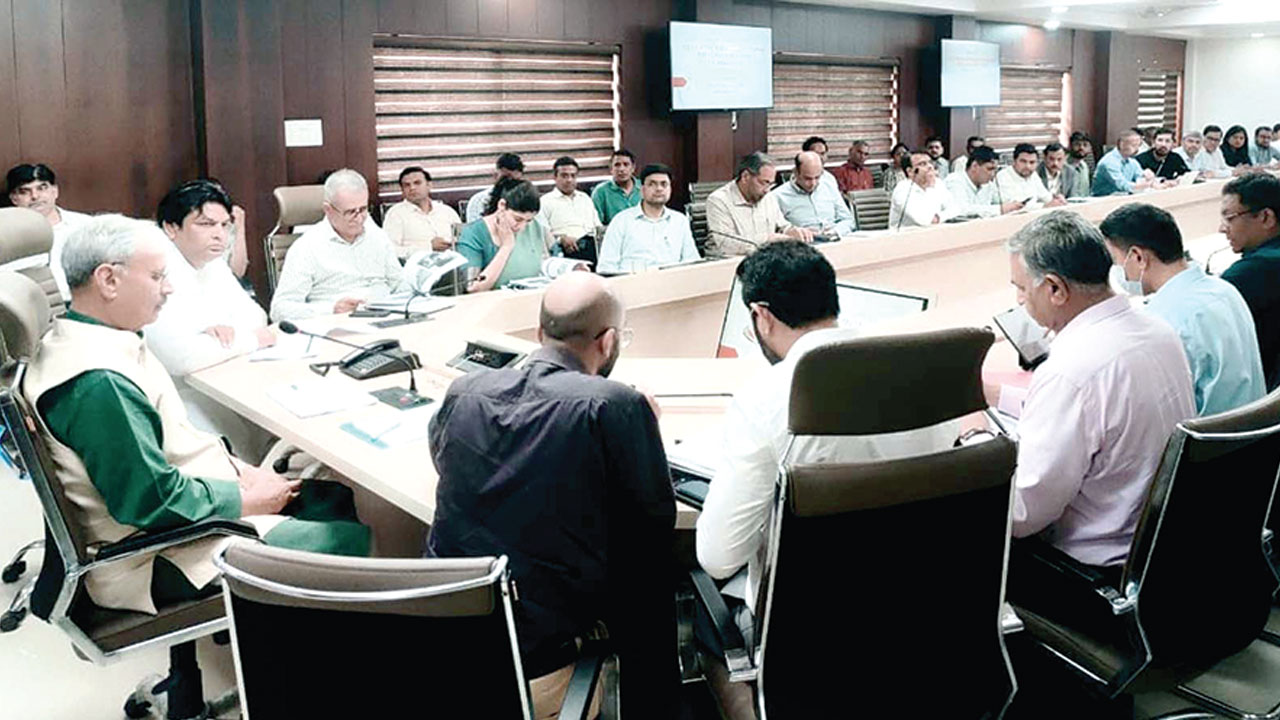 मेट्रो से लेकर ऑर्बिटल रेल कॉरिडोर तक, गुरुग्राम परियोजनाओं की हुई समीक्षा